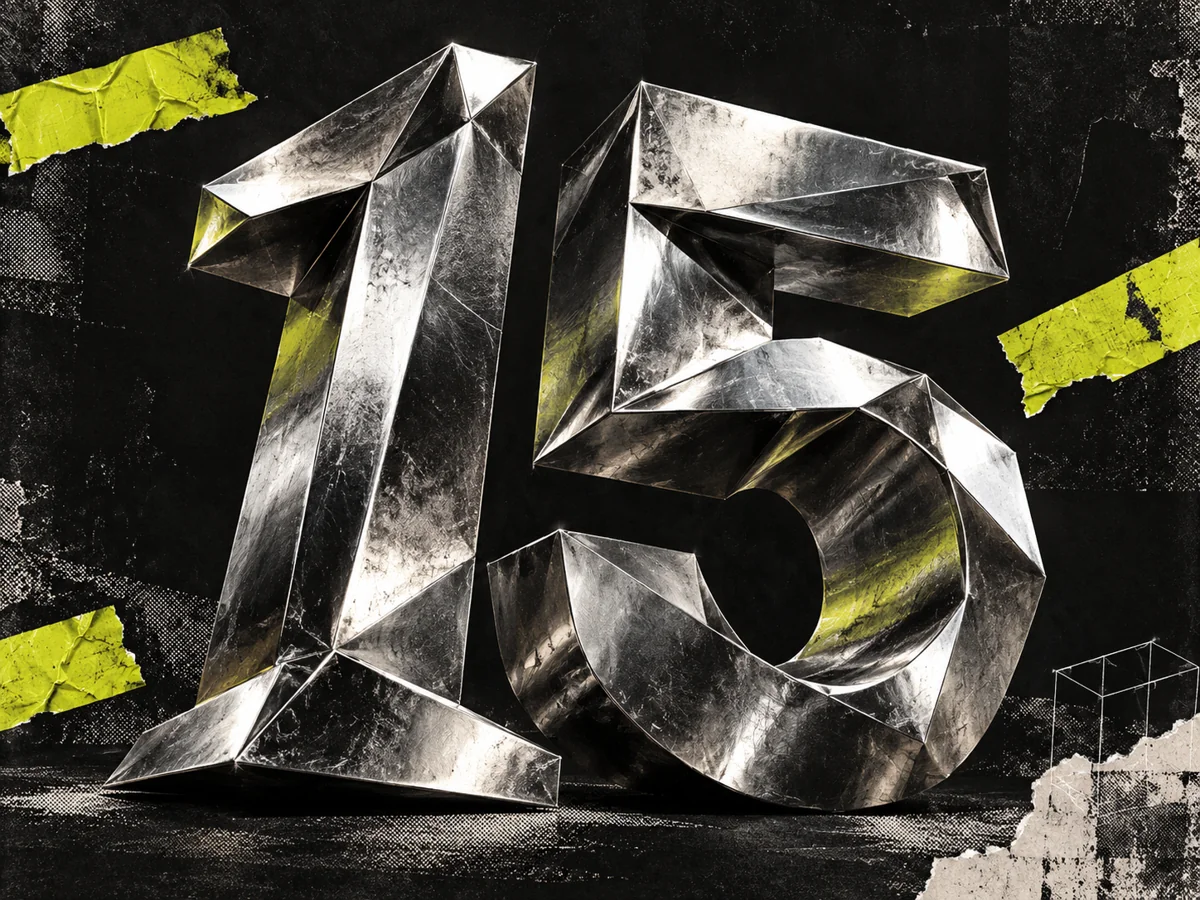 Un 15 escultórico en metal, entre texturas de papel y cinta amarillo ácido